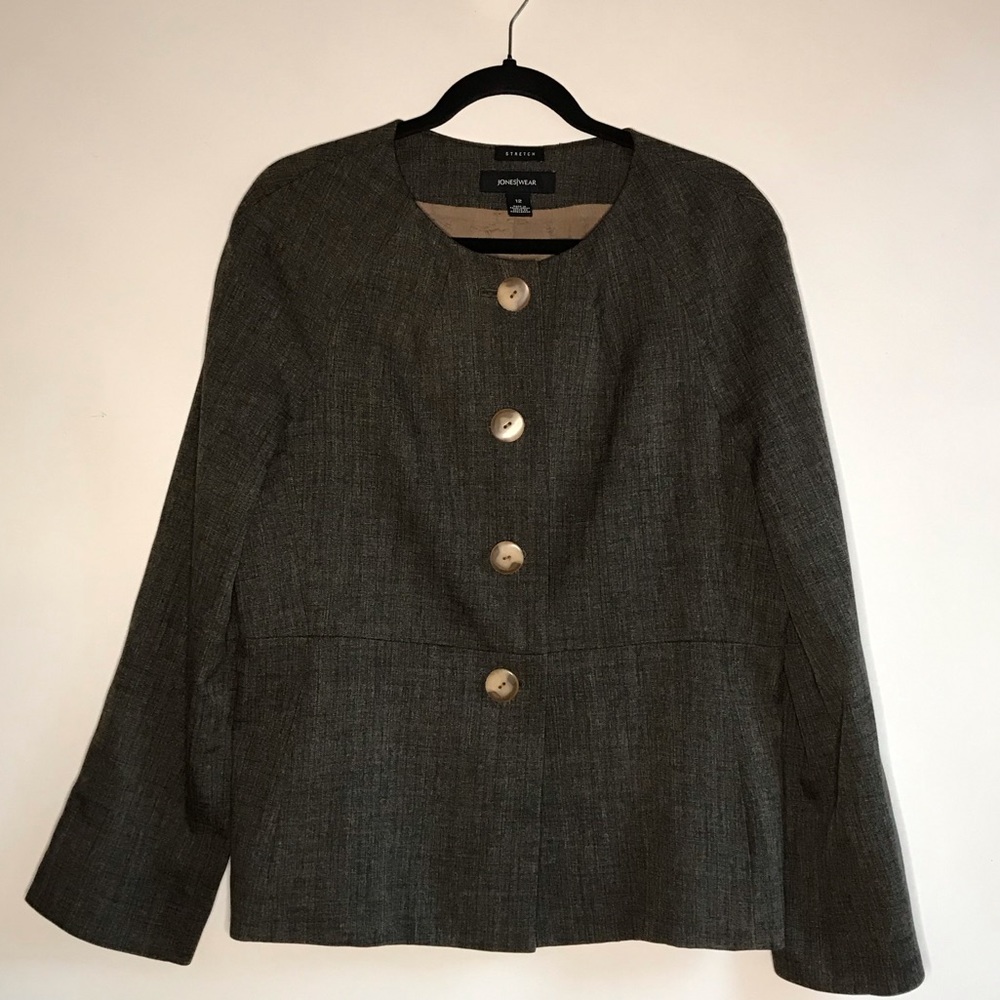 Jones wear size 12 stretch brown 
4 button blazer 
Made in Bangladesh